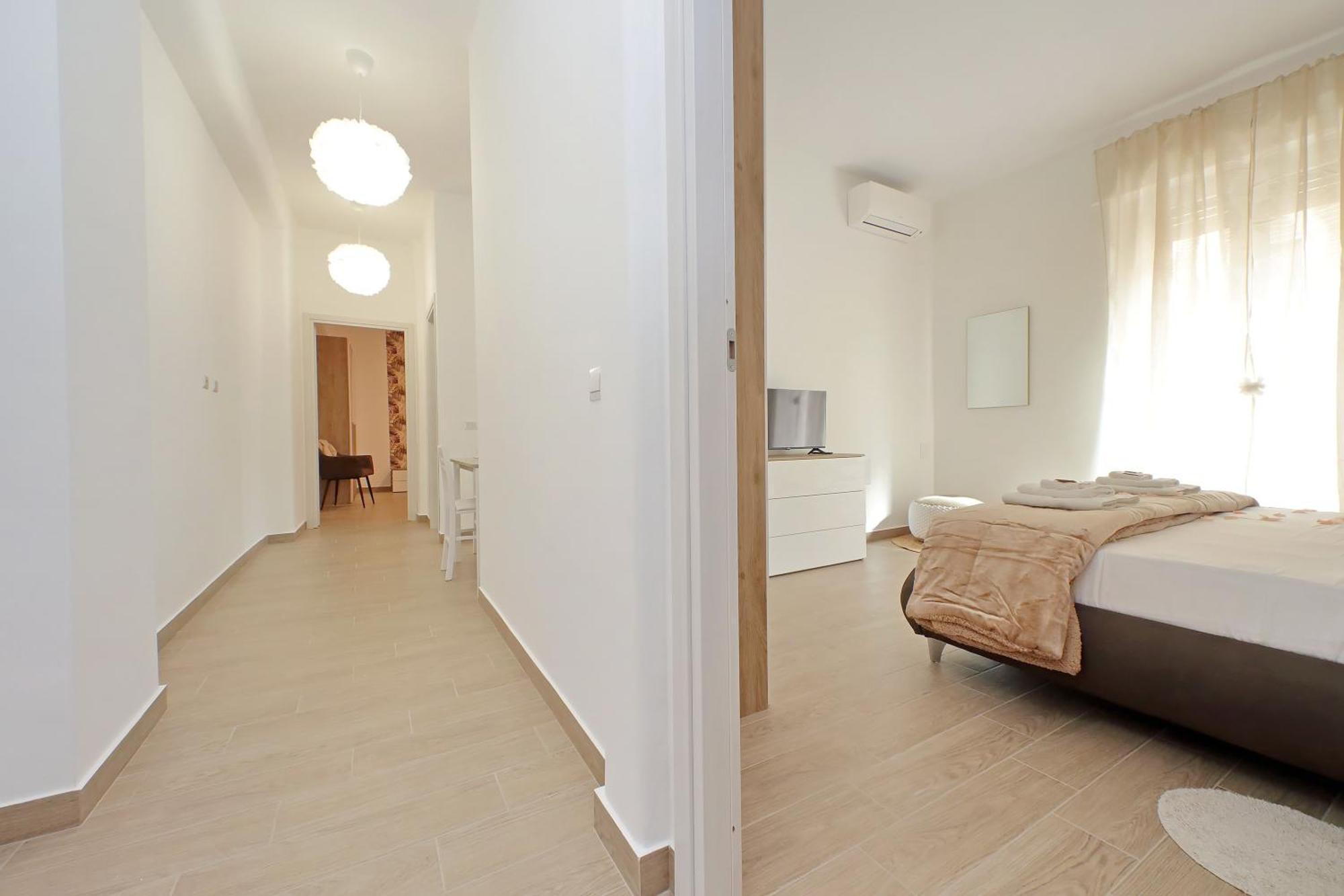Apartment White Wood House *