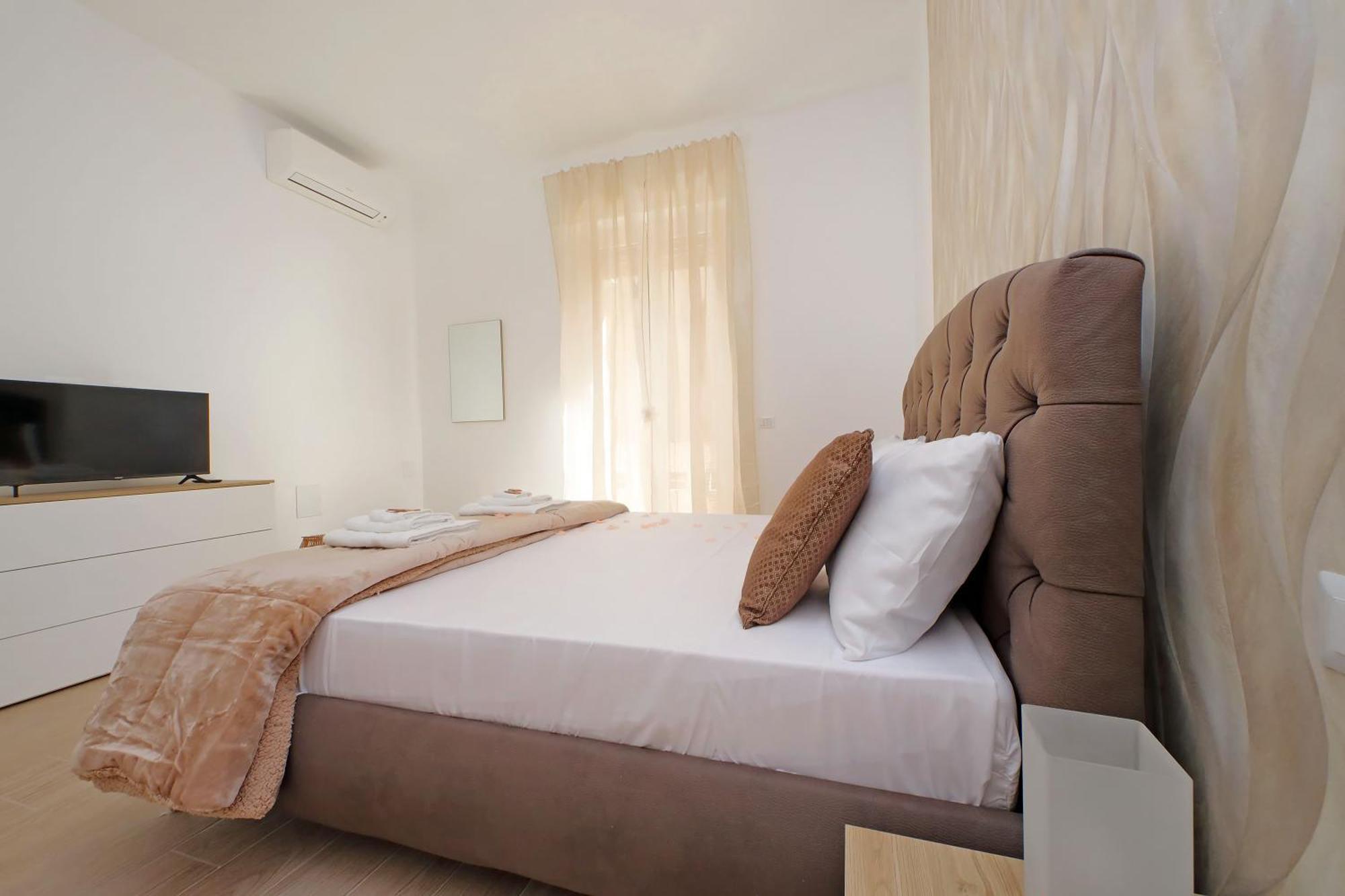 Apartment White Wood House *